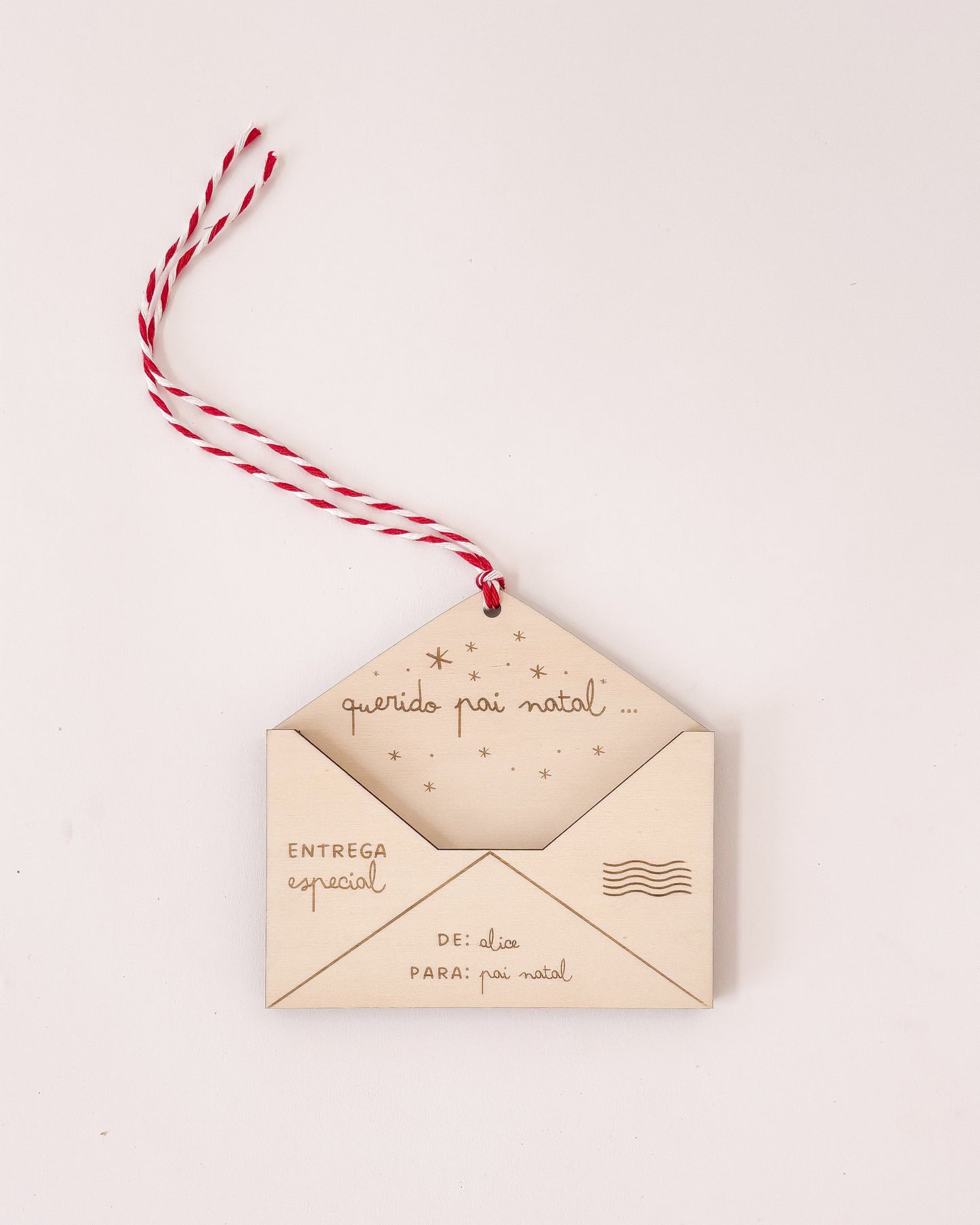 Envelope de madeira personalizado para colocar a carta ao Pai Natal.