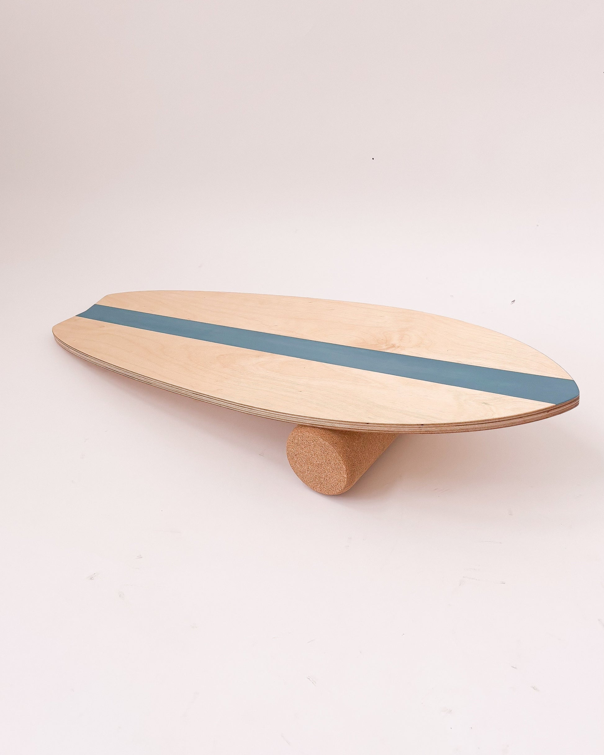 Equipamento motor com risca personalizável, ideal para treino de força e equilíbrio.