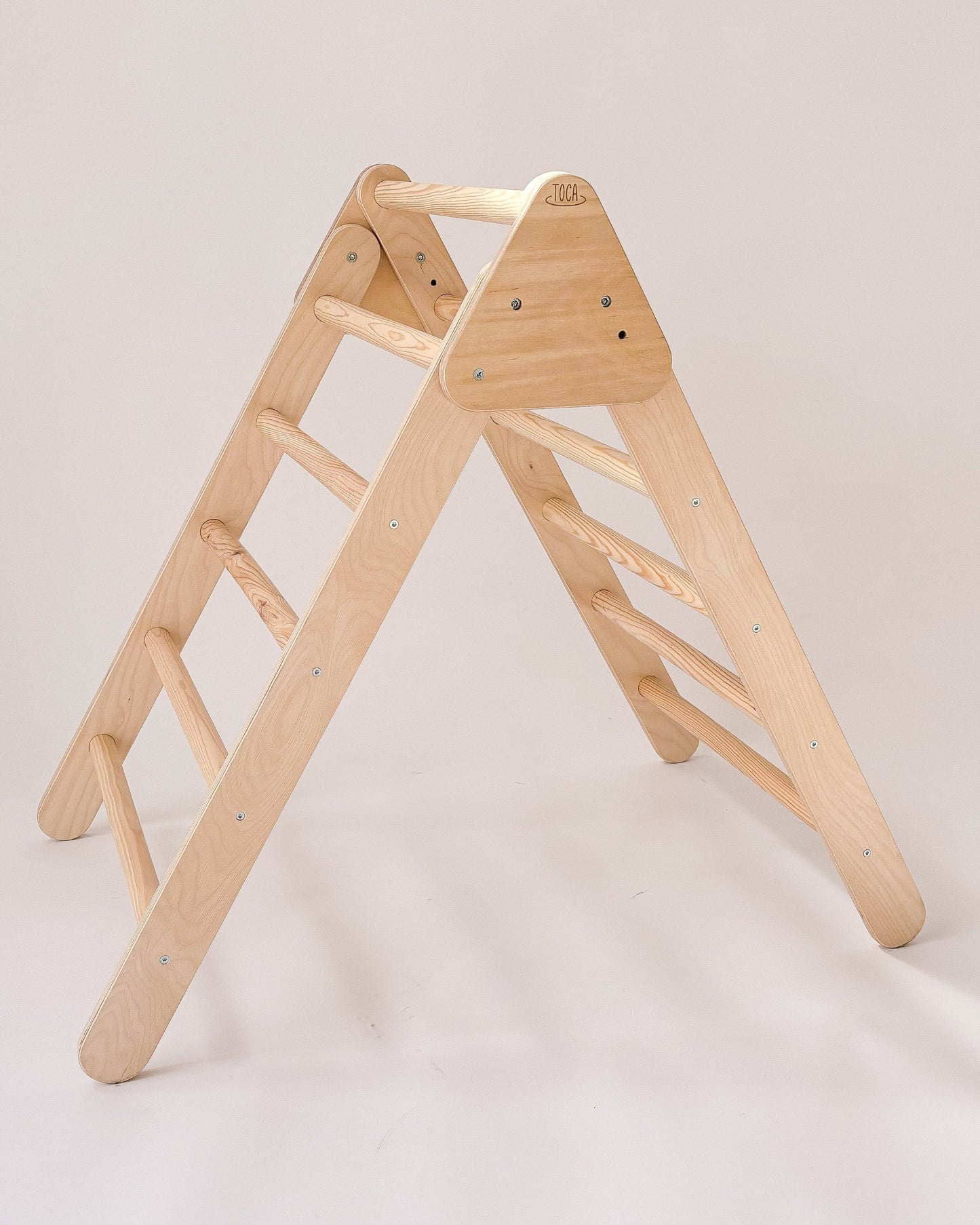 Brinquedo Pikler original em madeira para crianças, ideal para desenvolvimento motor e educativo