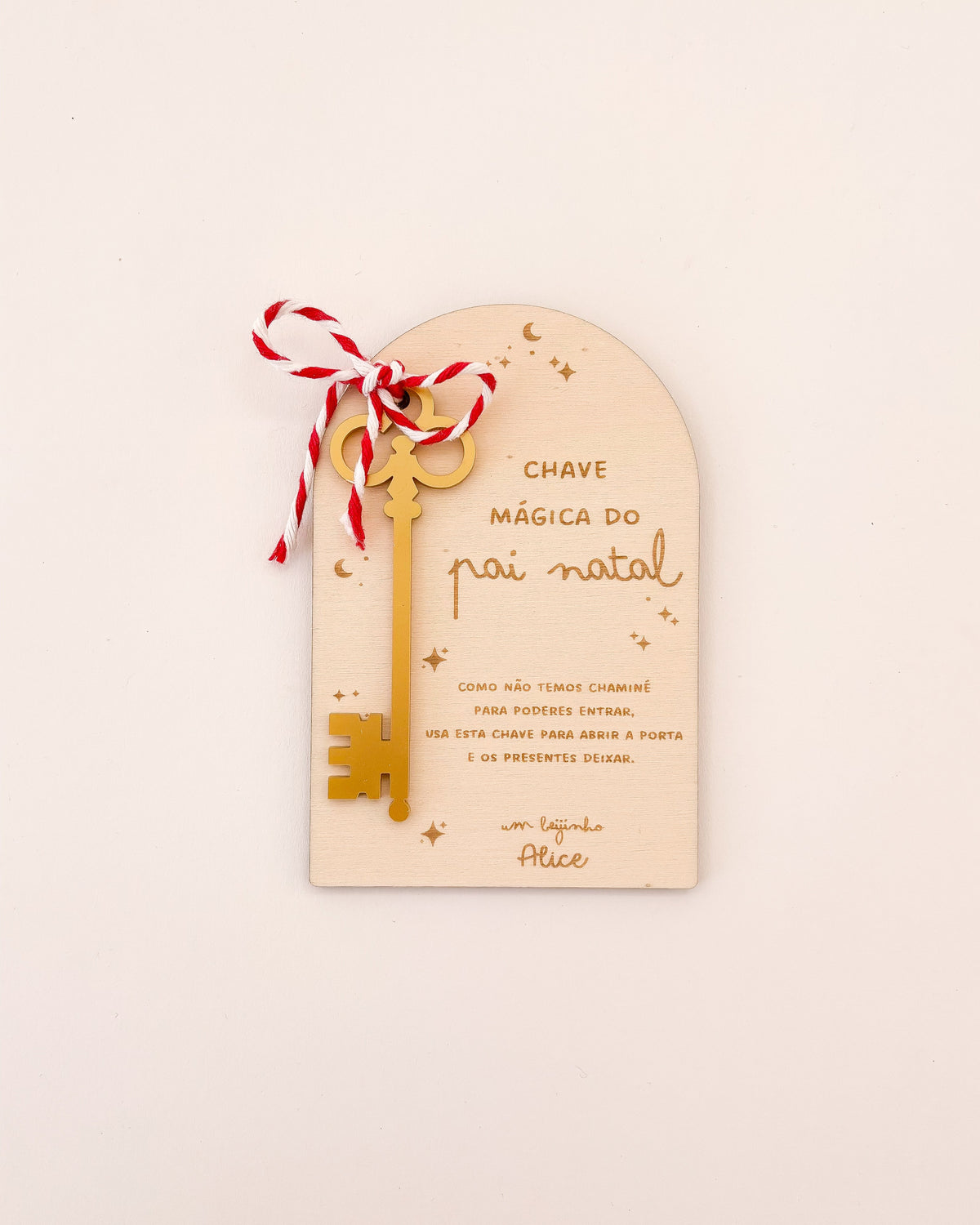 Chave mágica do Pai Natal, ideal para casas sem chaminé, símbolo da magia natalícia.