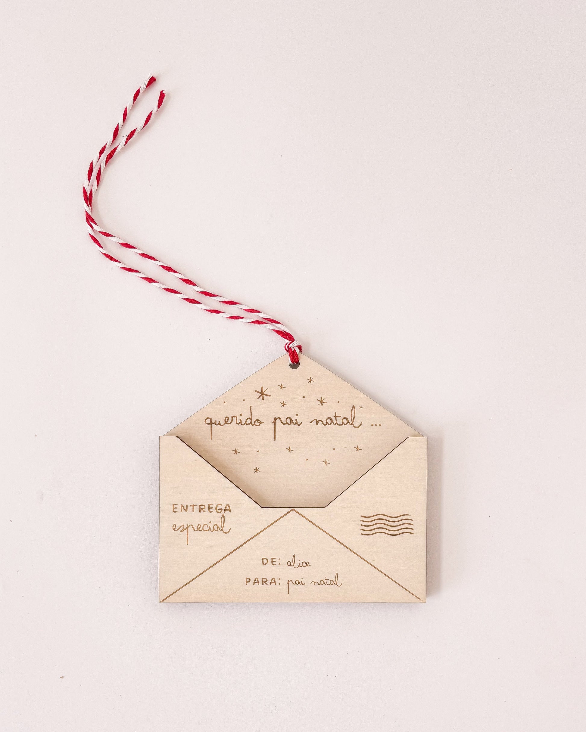 Envelope de madeira personalizado para colocar a carta ao Pai Natal.