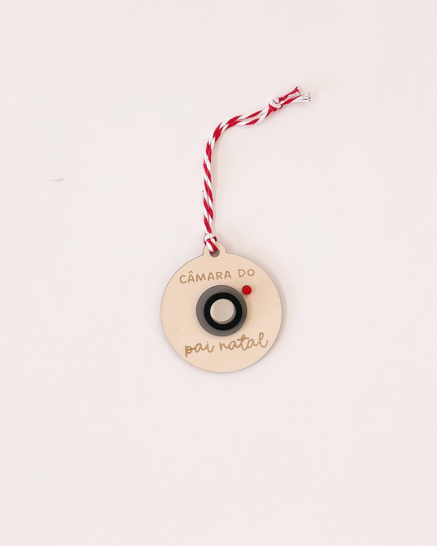 Pendente decorativo em forma de câmara para o Pai Natal, com fundo espelhado.