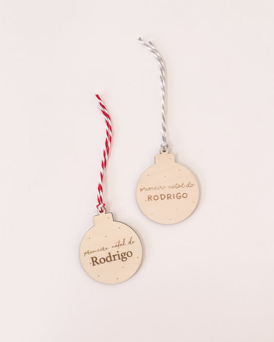 Pendente de Natal com mensagem personalizada gravada em madeira.