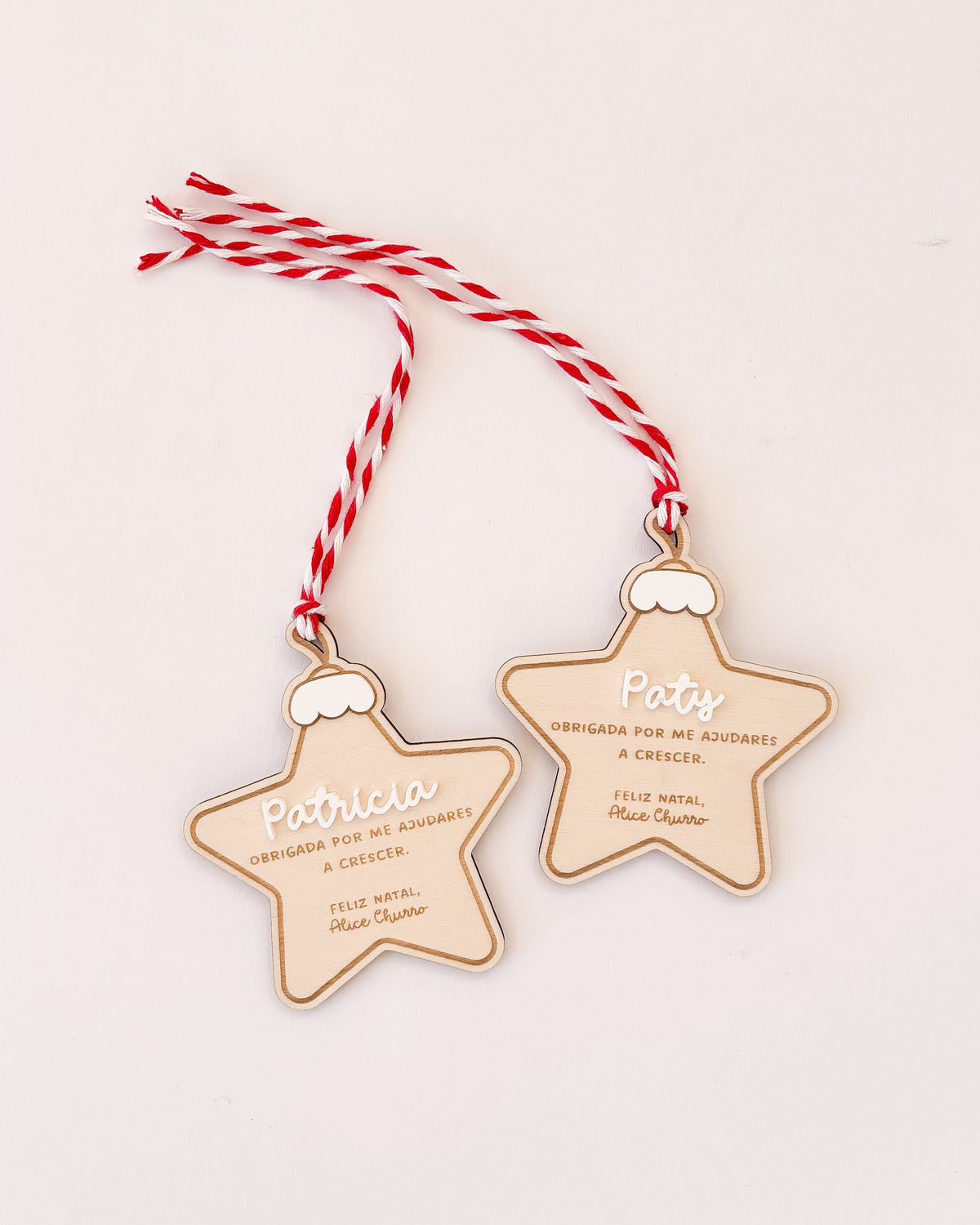 Pendente de agradecimento para educadores com nome em relevo e mensagem personalizada.