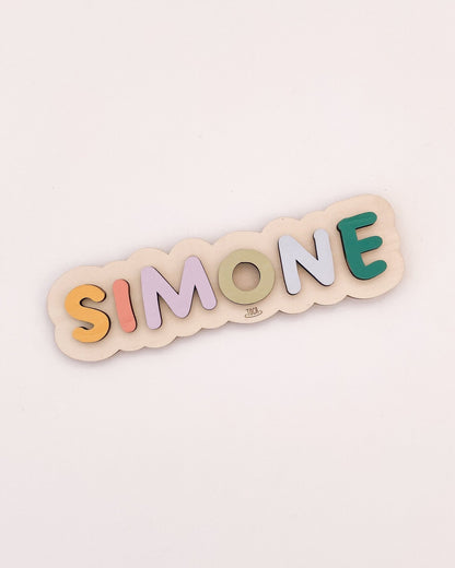 Puzzle infantil com nome personalizado em madeira, ideal para aprendizagem das letras.
